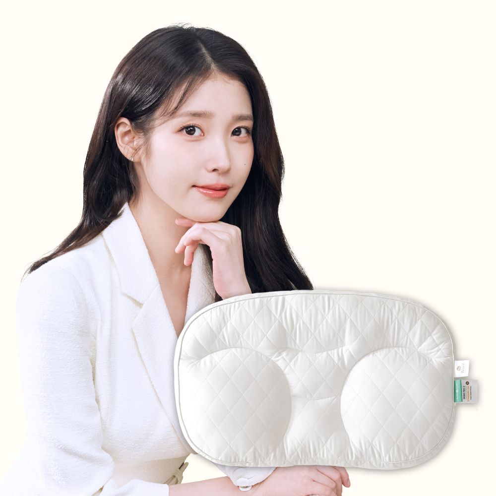 슬립앤슬립 깊은잠 베개 S의 흰색 누빔 표면과 좌우 쿠션 형태